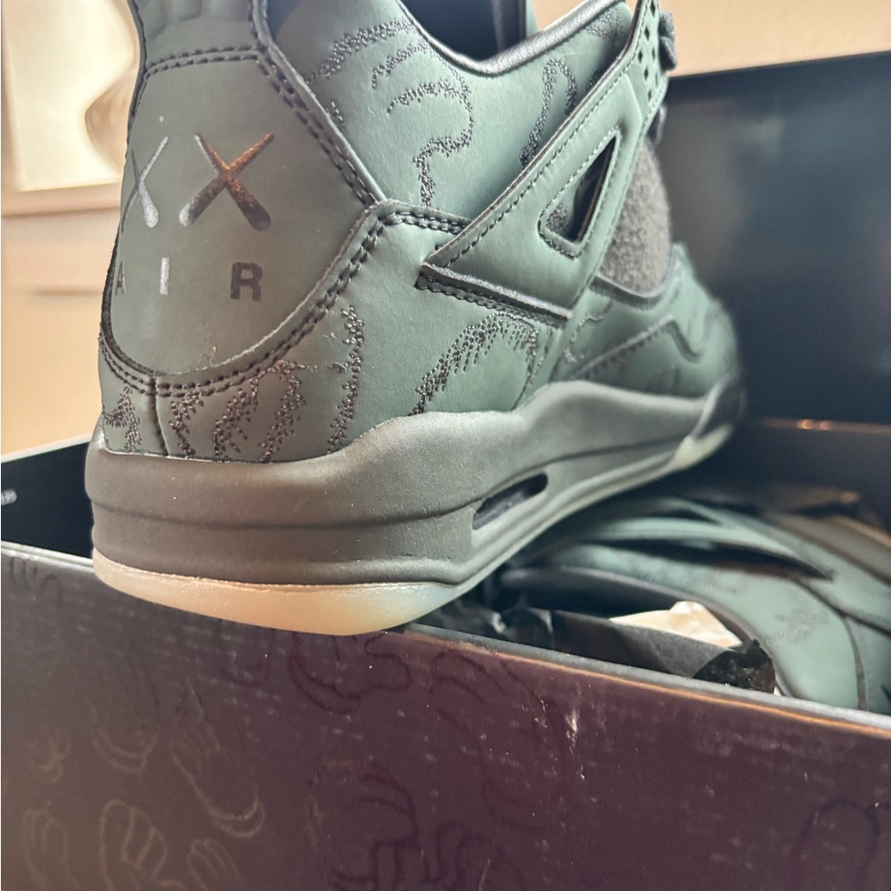 Jordan Air Jordan 4 Retro KAWS Black/Clear Glow Box Label - Picture 8 of 11